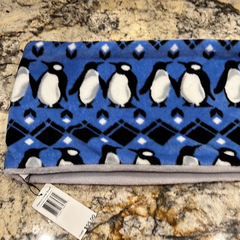 1- Vera Bradley Fleece Loop Scarf Penguins Intarsia